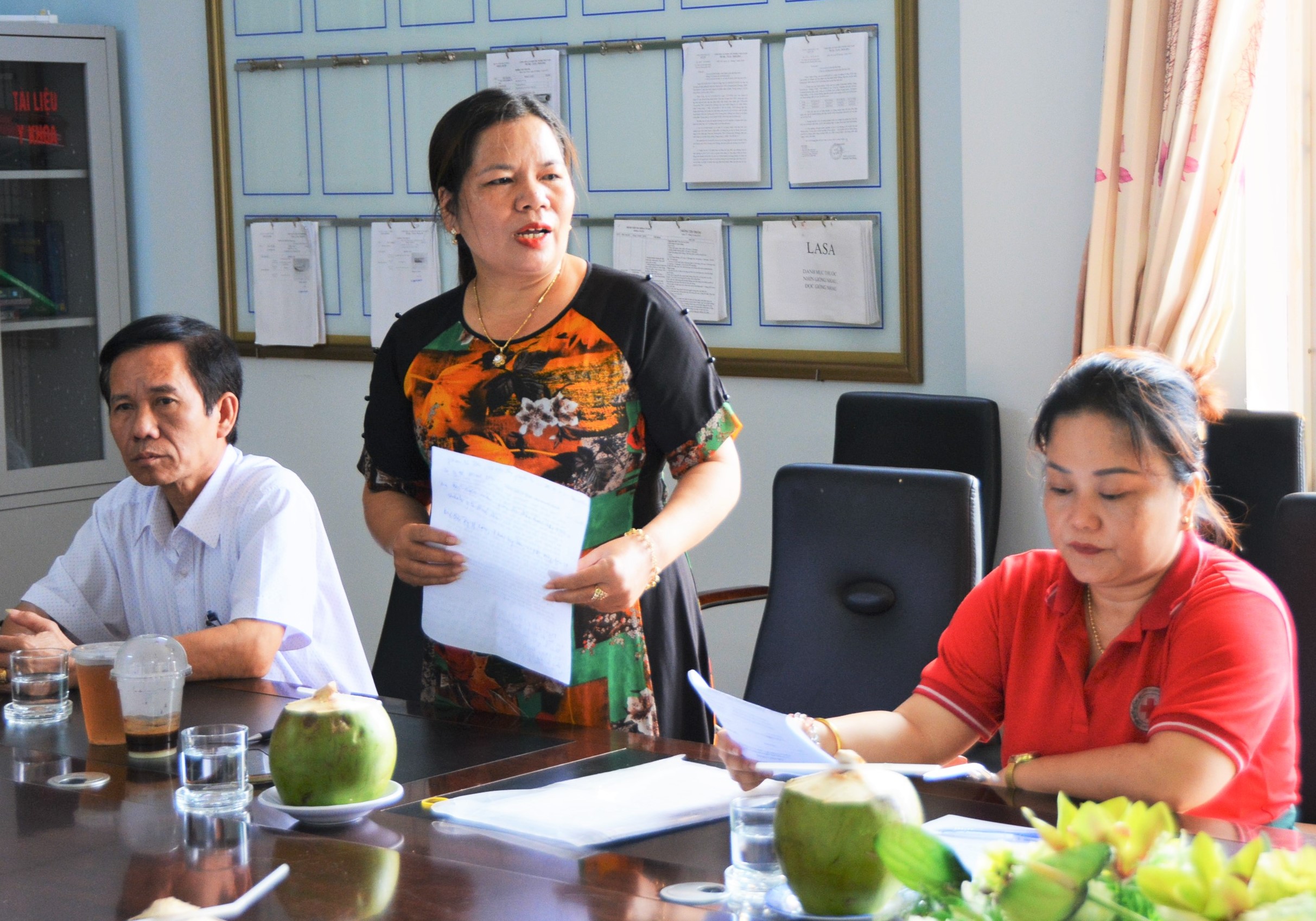22-8 trao máy chị Ler phát biểu